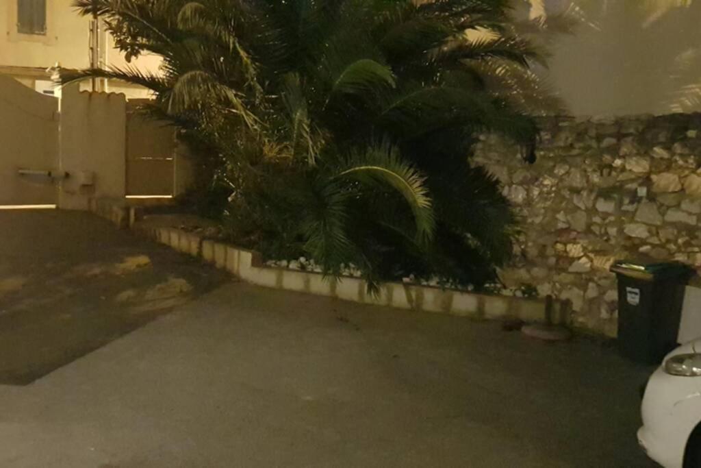 Gite Du Stade Le Studio Cour Parking Et Piscine Partagee มาร์กเซย ภายนอก รูปภาพ